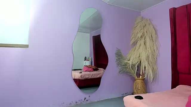 sienna glow online show from October 7, 2025, 11:40 am