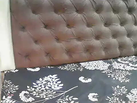 Snapshot of elize__ chatting on October 7, 2025, 2:53 am elize   online show from October 7, 2025, 2:53 am