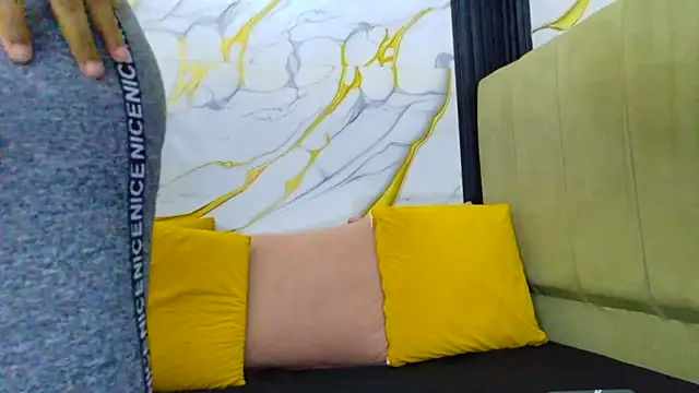 AmbarSmit online show from April 9, 2026, 3:28 am