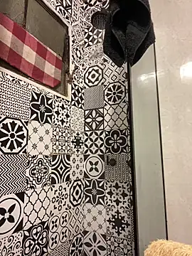 nazz01 online show from April 4, 2026, 5:16 am