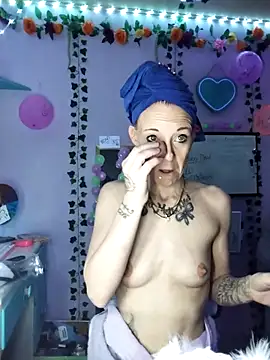 Snapshot of Purple2StayThnxx chatting on October 20, 2025, 8:42 pm Purple2StayThnxx online show from October 20, 2025, 8:42 pm