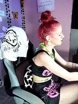 Purple2StayThnxx online show from November 17, 2025, 2:28 am