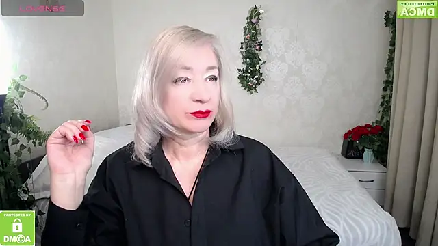 hunters woman online show from March 29, 2026, 5:02 pm