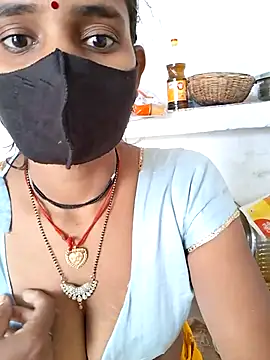 RAYI Queen 3 online show from November 10, 2025, 3:49 am