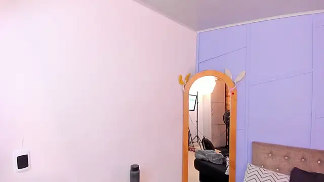 milavega  online show from November 30, 2025, 11:47 am