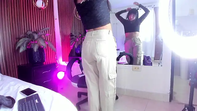 Dulce Pettit online show from October 1, 2025, 12:44 pm