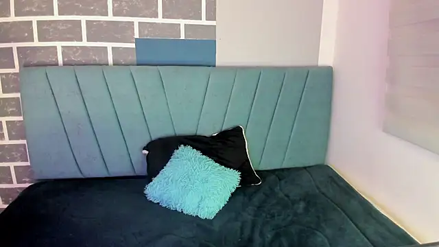 Snapshot of little_annee chatting on September 14, 2025, 11:37 pm little annee online show from September 14, 2025, 11:37 pm