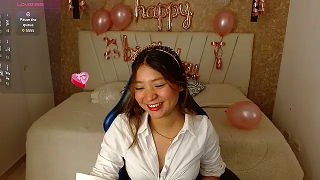 Snapshot of little_annee chatting on September 27, 2025, 1:54 am little annee online show from September 27, 2025, 1:54 am