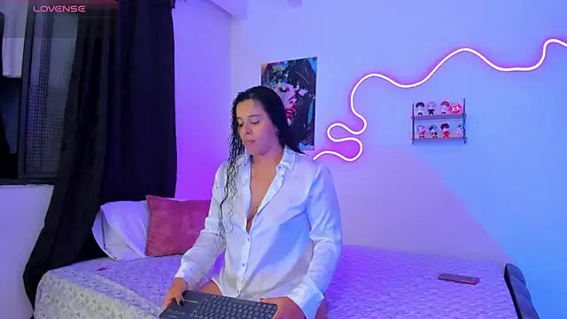 Dilan and Mia online show from November 7, 2025, 2:33 am