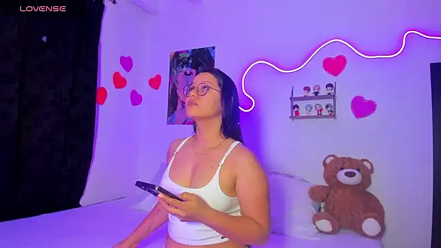 Dilan and Mia online show from April 18, 2026, 3:05 pm