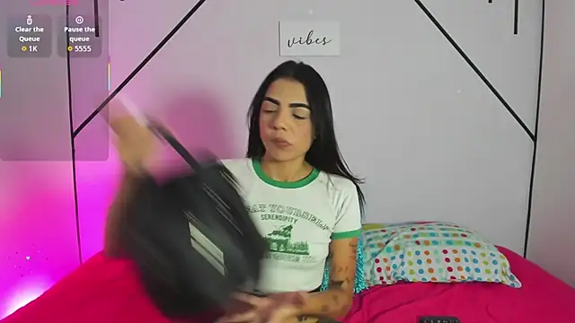 MiahCornell  online show from November 24, 2025, 8:08 pm