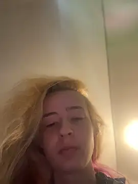 SeccySerena online show from April 20, 2026, 3:37 pm