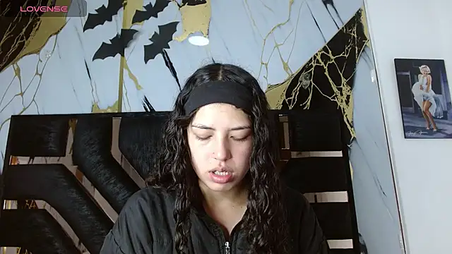 malejahotcs01 online show from November 28, 2025, 11:35 am