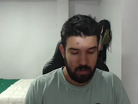 Snapshot of Axel11113 chatting on October 29, 2025, 4:04 am Axel11113 online show from October 29, 2025, 4:04 am