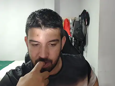 Snapshot of Axel11113 chatting on November 22, 2025, 3:27 am Axel11113 online show from November 22, 2025, 3:27 am