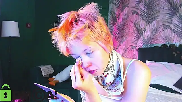 CarolineRichter online show from December 19, 2025, 1:23 am