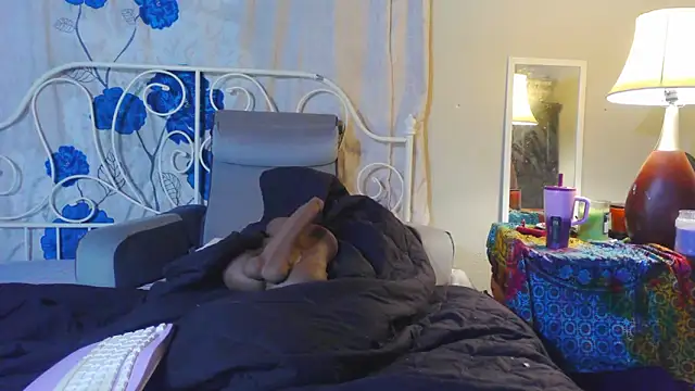 Snapshot of g0lden_are0las89 chatting on February 16, 2026, 12:18 am g0lden are0las89 online show from February 16, 2026, 12:18 am