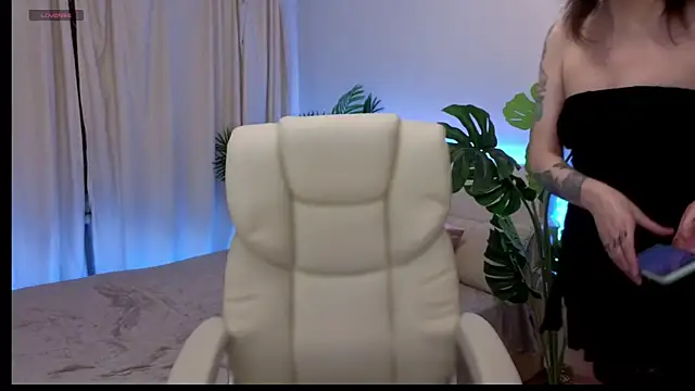 TinaMelt online show from September 23, 2025, 5:27 pm