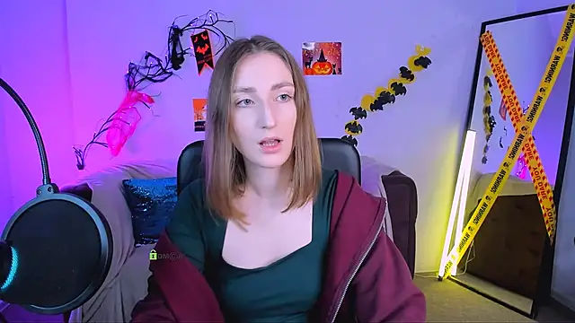 eva smiith  online show from October 27, 2025, 6:50 am