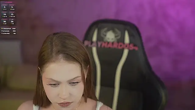 Esmie Smile online show from March 20, 2026, 3:33 am