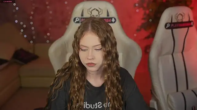 Snapshot of Esmie_Smile chatting on July 27, 2026, 10:50 pm Esmie Smile online show from July 27, 2026, 10:50 pm