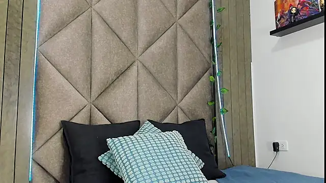 RiriiBrunette   online show from October 17, 2025, 7:49 pm