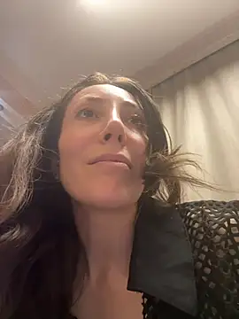 HellaryTourent online show from February 9, 2026, 5:39 pm