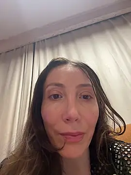 HellaryTourent online show from February 10, 2026, 5:39 pm