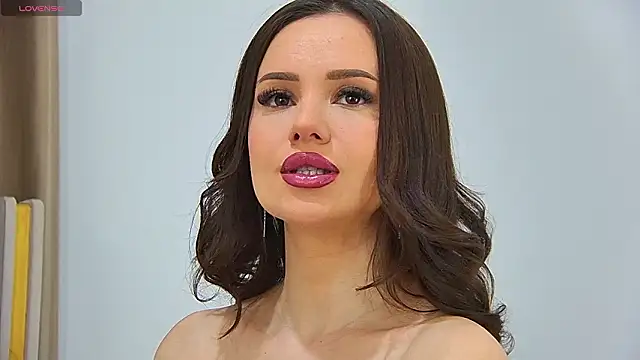 EmilyNovaa online show from March 17, 2026, 7:06 pm