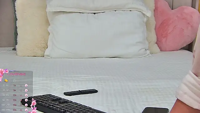 EmilyNovaa online show from May 28, 2026, 6:05 pm