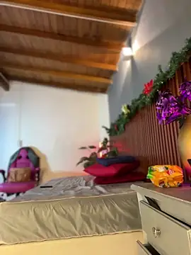 MarilynSmith01 online show from December 15, 2025, 8:02 pm