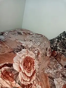 Queen-15 online show from October 18, 2025, 1:19 am