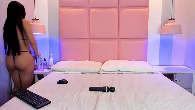 JulianaValencia online show from November 30, 2025, 2:32 pm