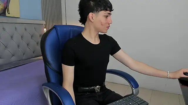 SamBlack  online show from April 18, 2026, 12:42 pm