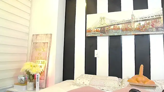 ParisRoux online show from October 25, 2025, 8:14 pm