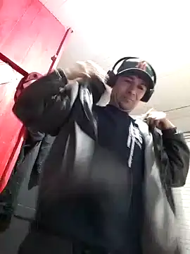 Snapshot of danielguerreros@xh chatting on June 14, 2026, 12:08 am danielguerrerosxh online show from June 14, 2026, 12:08 am