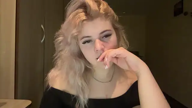 sunshinyflash online show from November 21, 2025, 5:55 pm