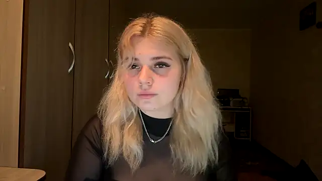 sunshinyflash online show from November 24, 2025, 4:40 pm