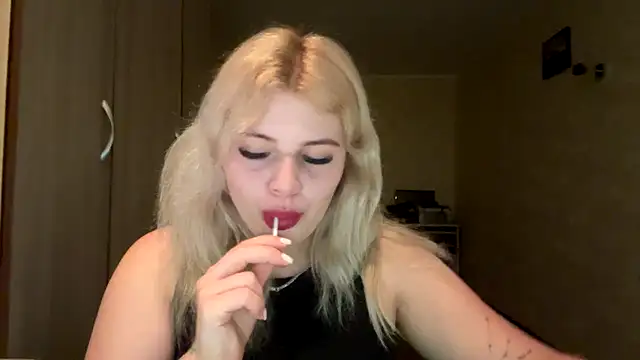 sunshinyflash online show from December 4, 2025, 7:00 pm