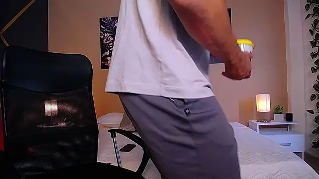 ChristopherBlack  online show from September 30, 2025, 1:16 pm