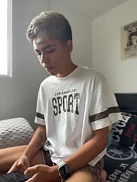 MaxiWildd online show from July 27, 2026, 1:07 pm