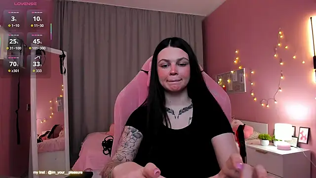 Michela Fruet online show from November 30, 2025, 1:09 am