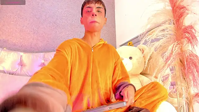 PrincePoppy online show from September 18, 2025, 8:33 pm