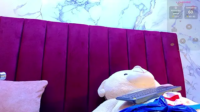 PrincePoppy online show from February 6, 2026, 4:06 am