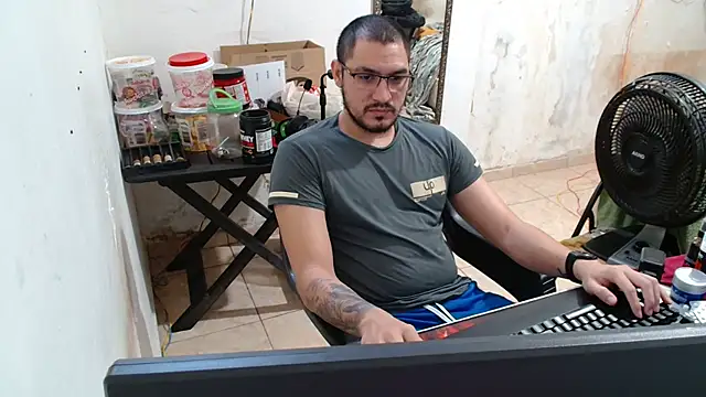 Leonino231 online show from October 10, 2025, 4:39 pm