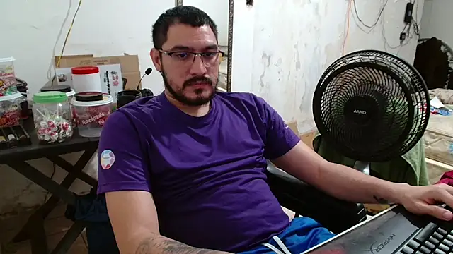 Leonino231 online show from November 26, 2025, 8:10 pm