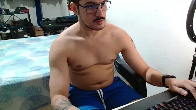 Leonino231 online show from April 25, 2026, 10:40 pm