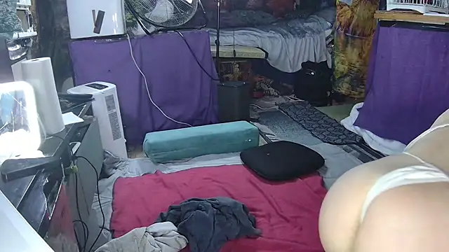 aquafoxy online show from April 16, 2026, 6:25 am