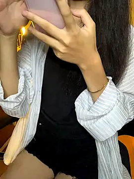 Nhinhi18 online show from October 4, 2025, 3:21 pm