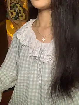 Nhinhi18 online show from November 8, 2025, 3:23 pm